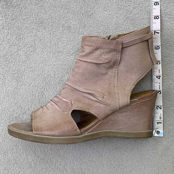 Miz Mooz Becca Soft Leather Slouch Wedge Peep Toe Booties Sz39 - Picture 13 of 16